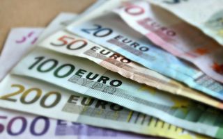 Pixabay: https://pixabay.com/de/photos/geldscheine-euro-banknoten-209104/